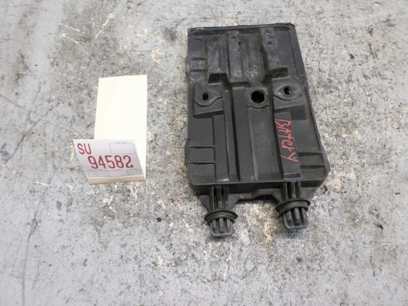 Volvo S70 2000 sedán debajo del capó bandeja de batería soporte placa soporte Foto 3 de 4