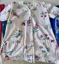 Short sleeve Button front vintage Scrub Top Floral Angelica brand  Womens Small