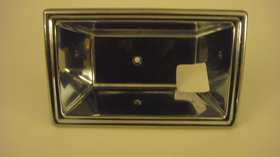 77-85 Oldsmobile Delta 88/98 moldura interna direita cromada maçaneta 20007208 - Imagem 4 de 4