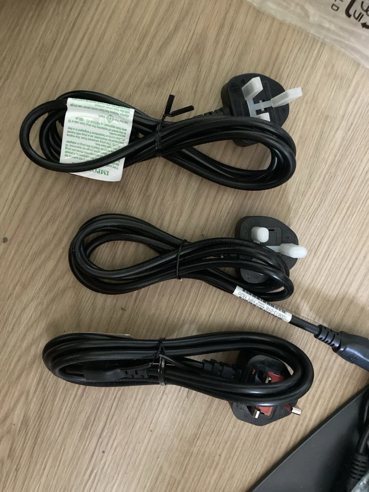 3x UK-Netzkabel (Typ G) – z. B. für Laptops, Monitore, Tablets – wie neu