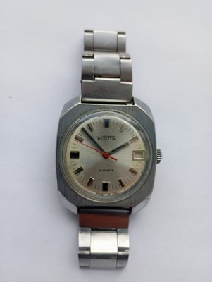 USSR Vintage mechanical wristwatch Wostok 18jewels. 2214 not working
