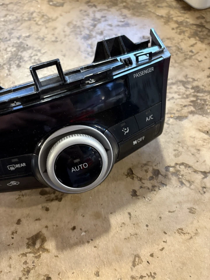 Toyota Prius V 2012-2014 control de temperatura térmica OEM 55900-47050 Foto 4 de 4