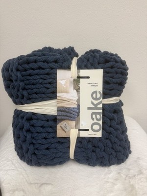 Oake Home $200 Chunky Hand Knit Throw 50'' x 60'' Navy Blue