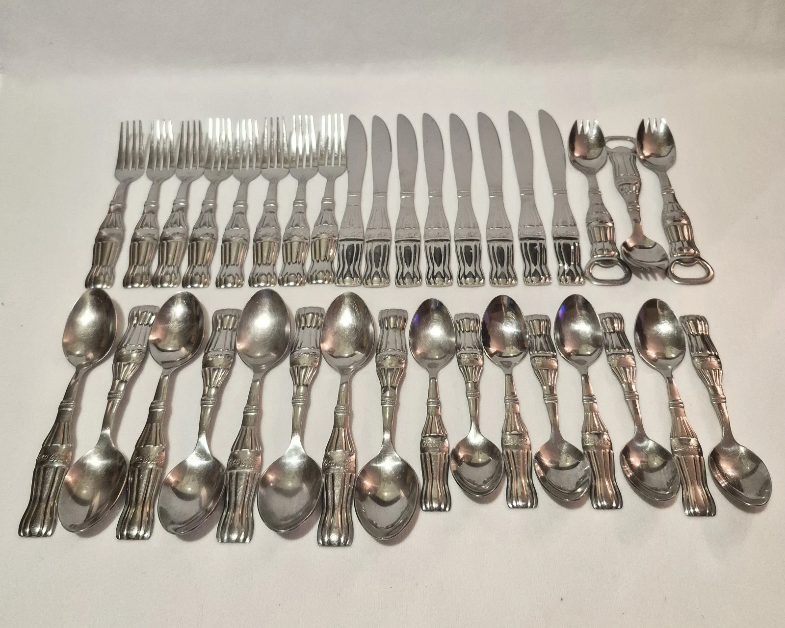 35 Pieces Gibson Coca Cola 18/10 Stainless Flatware Set Serves 8 Coke Pop Soda
Opens in a new window