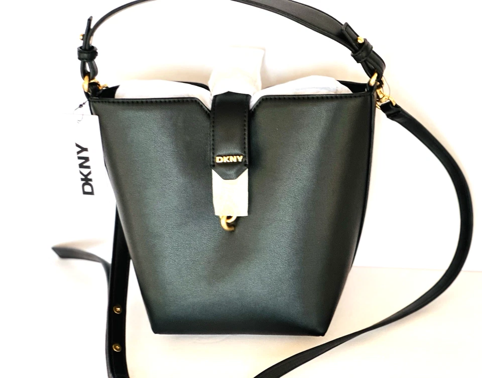 Bolso cubo de cuero negro DKNY con correa ajustable Foto 2 de 4