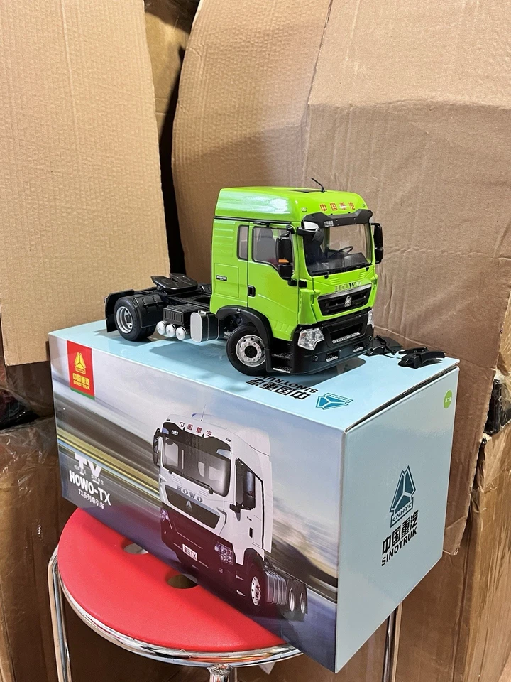 1:24 Scale Howo Two Axes Day Cab Semi Truck Tractor Green Diecast Model Car - Image 4 of 4