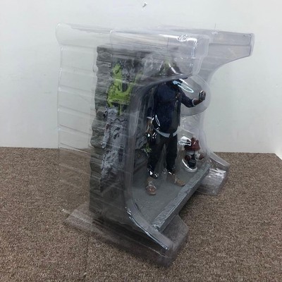 Watch Dogs 2 Limited DedSec Edition Figure Unopened with Serial