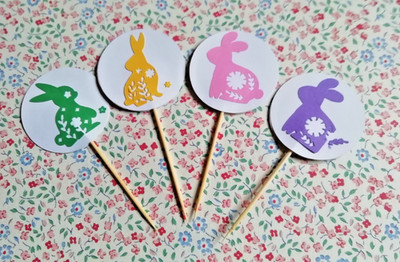 8 Topper für Ihre Oster Cupcakes mit niedlichen Osterhasen. 2 von jedem Design