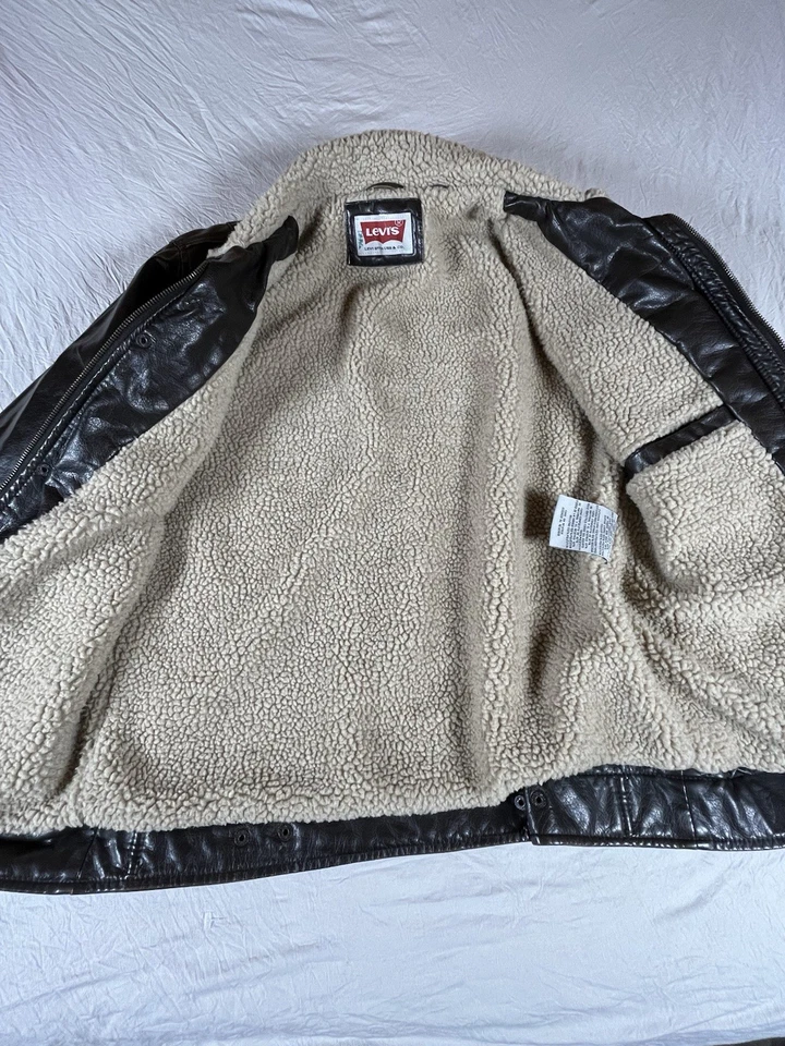 Vintage 90's Levi Signature Sherpa Lined Faux Leather Bomber Detroit Jacket Sz M - Image 4 of 4