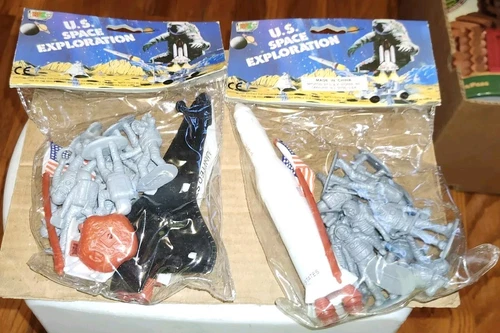 2 Packs Of Vintage Hing Fat US U.S. Space Exploration Playsets w/Plastic Figures