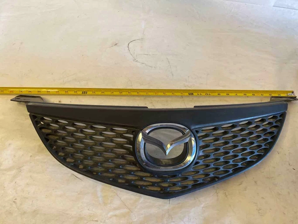 Mazda 3 2004-2006 parrilla superior malla negra sin faros antiniebla ovalados sedán Mazda3 G Foto 3 de 4