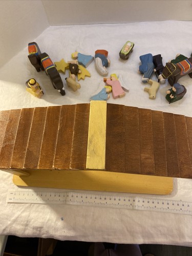 Hand Carved And Painted Childs Primitive Chritmas Nativity 18 Pieces Plus Ceche - Picture 11 of 11