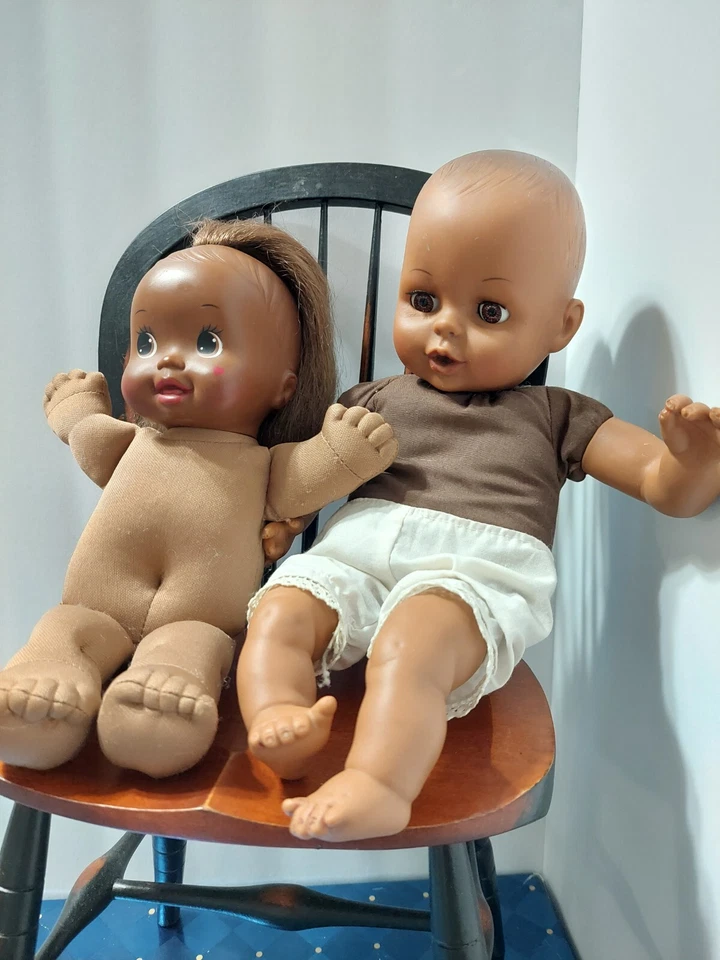 LOTE VINTAGE DE 2 MUÑECAS BEBÉ AFROAMERICANAS - 9" MATTEL Y 11.5" CITITOY Foto 2 de 4