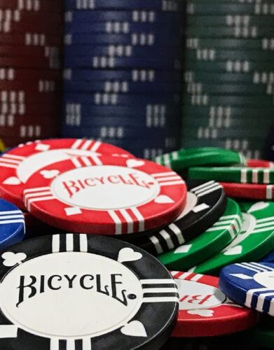 BICYCLE 100 POKER CHIP SET WITH TRAY 8 GRAM CLAY FILLED 4 COLORS TOURNAMENT NEW - Picture 3 of 5