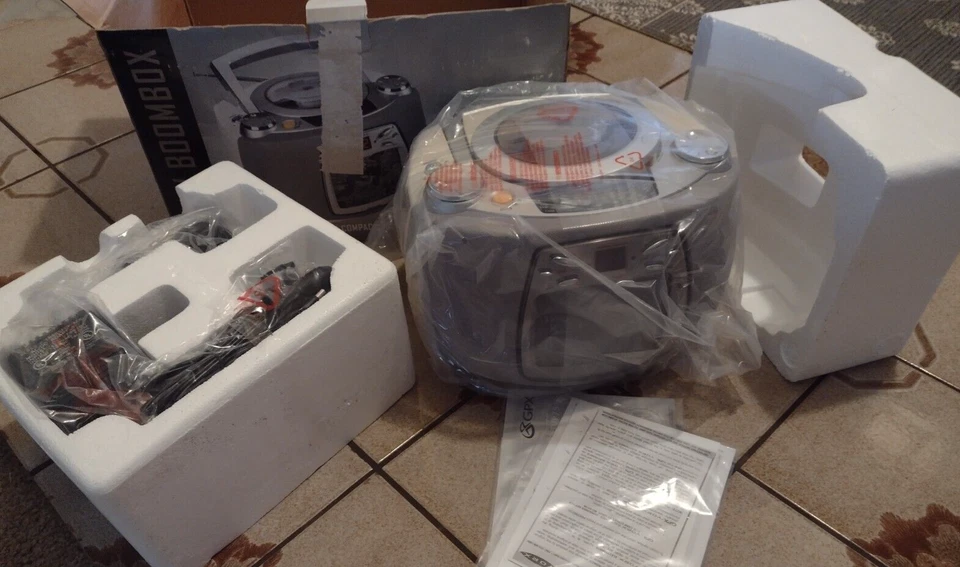 Tubo Vintage GPX CD TV BOOMBOX Radio PORTÁTIL 5" Negro Blanco Foto 2 de 4