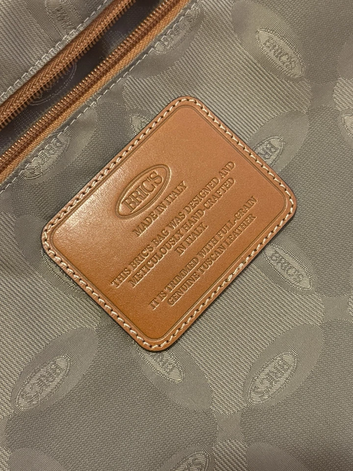 Equipaje de diseñador BRIC’S Firenze - 32” grande giratorio color crema, USADO Foto 3 de 4