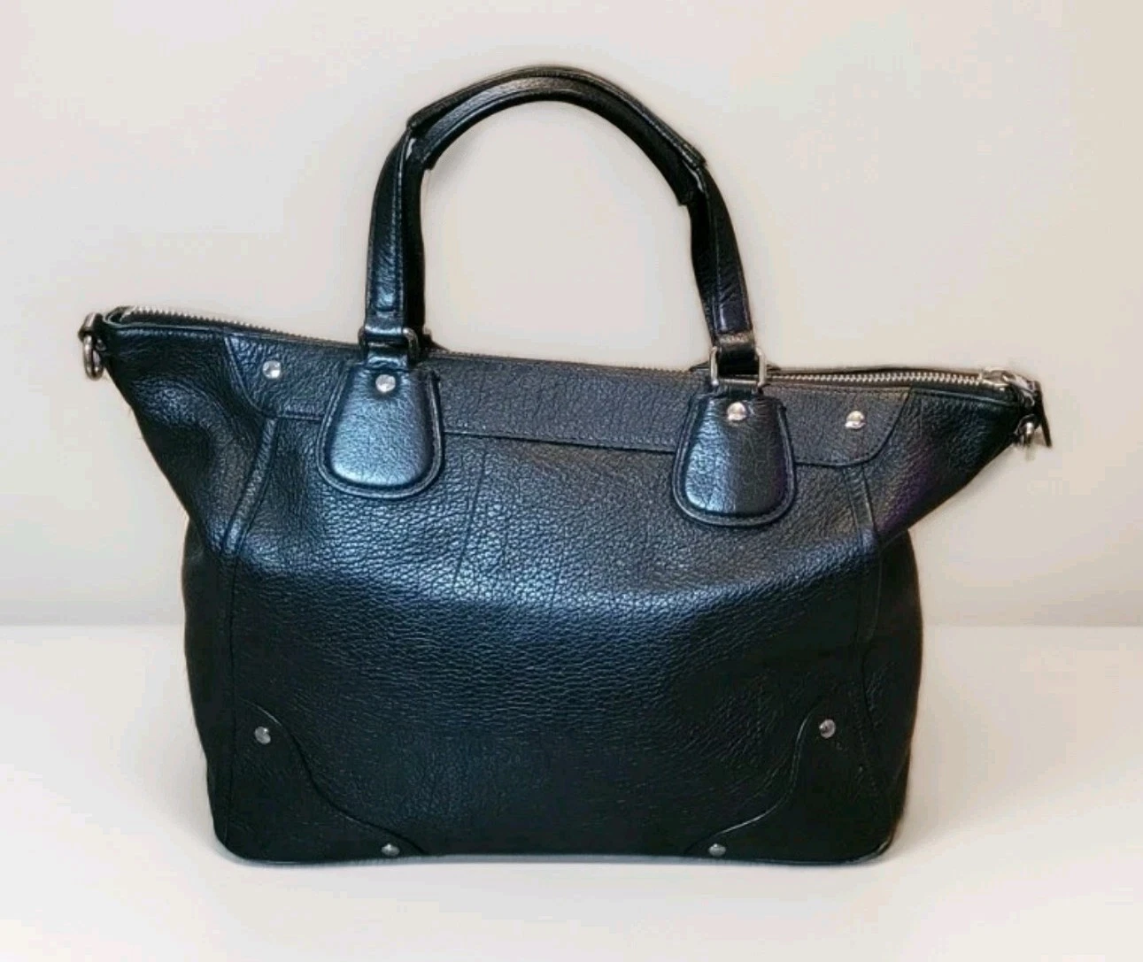 Borsa a tracolla Coach Mickie in pelle nera tono argento con borchie senza cinturino extra