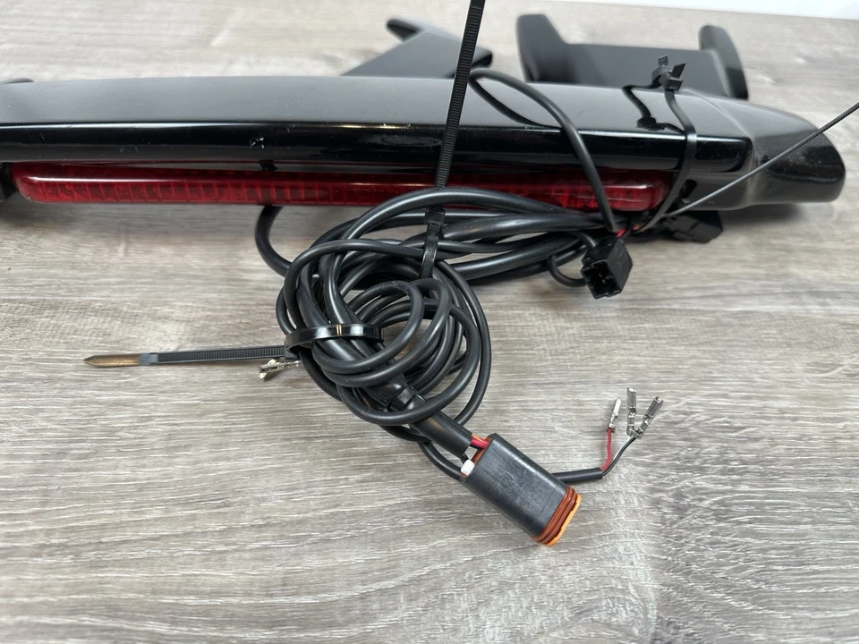 Luces de freno tapa alforja trasera Harley Davidson Road Glide FLTRI 99-06 Foto 3 de 4