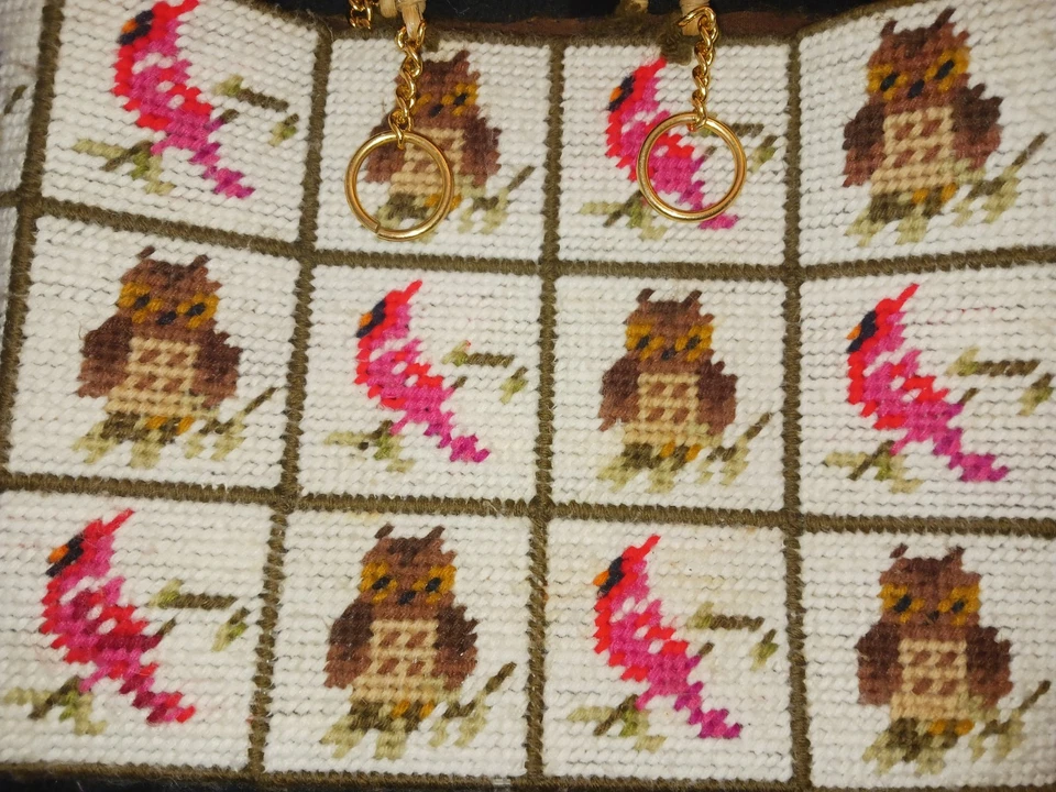 Bolso de mano EuC vintage años 70 cosido en cruz. Búhos y pájaros Robin rojos de 12" x 9" Foto 3 de 4