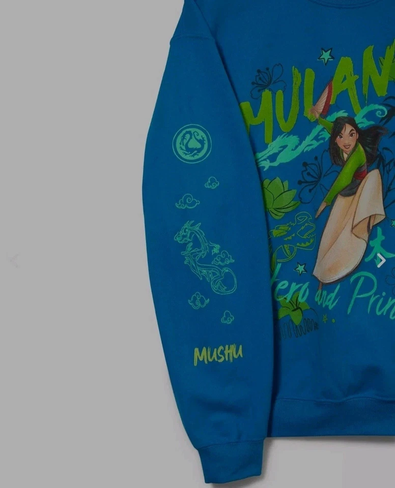 BoxLunch Disney Princesa Mulan Guerrero Cuello Redondo Sudadera Mushu, Talla XL Foto 2 de 4