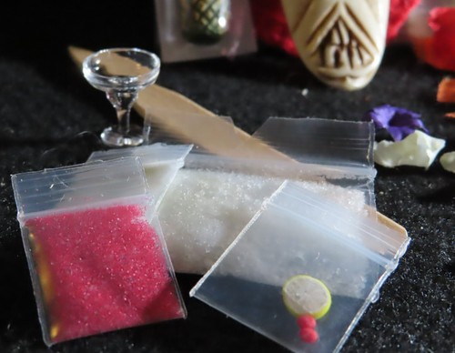 Tiki Bar Extras Mask Pineapple Glasses Flower Lei Necklace AS IS 1:12 Mini 6508 - Picture 3 of 5
