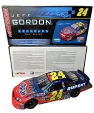 Jeff Gordon #24 DuPont 2006 Chevy Monte Carlo 1:24 Scale NASCAR Collectible Car