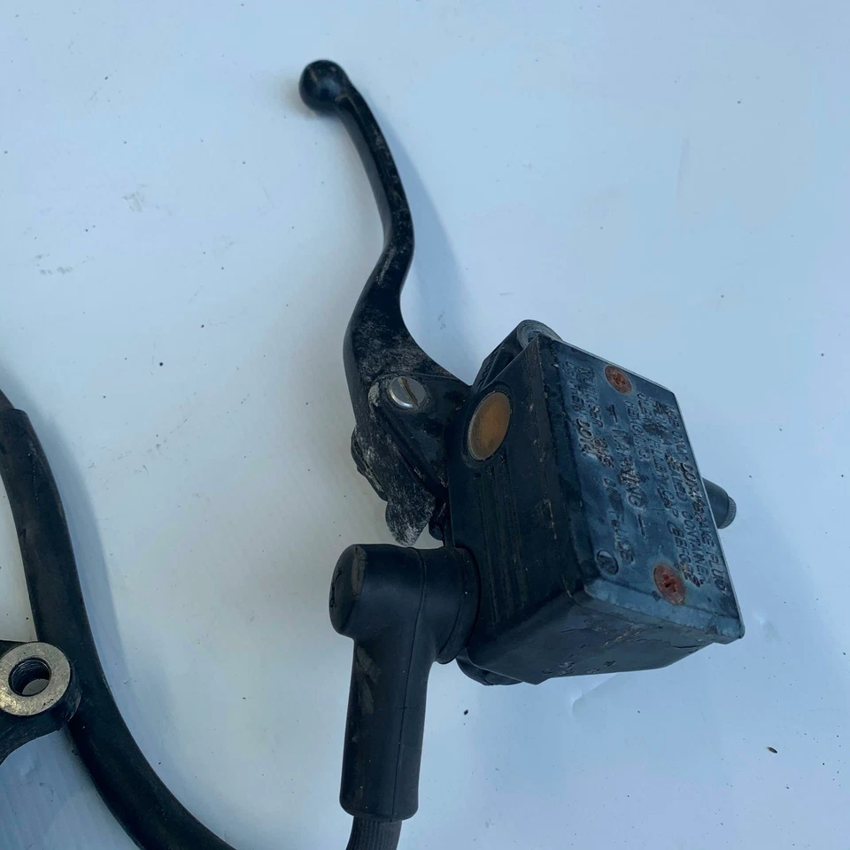 Главный цилиндр суппорта переднего тормоза Honda Interceptor VF750F VF750 1983 - Изображение 4 из 4