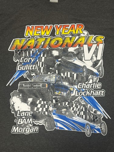 Camisa Año Nuevo Nacionales VI Drag Racing Talla Mediana Gris Motorsports 2020 - Imagen 2 de 8