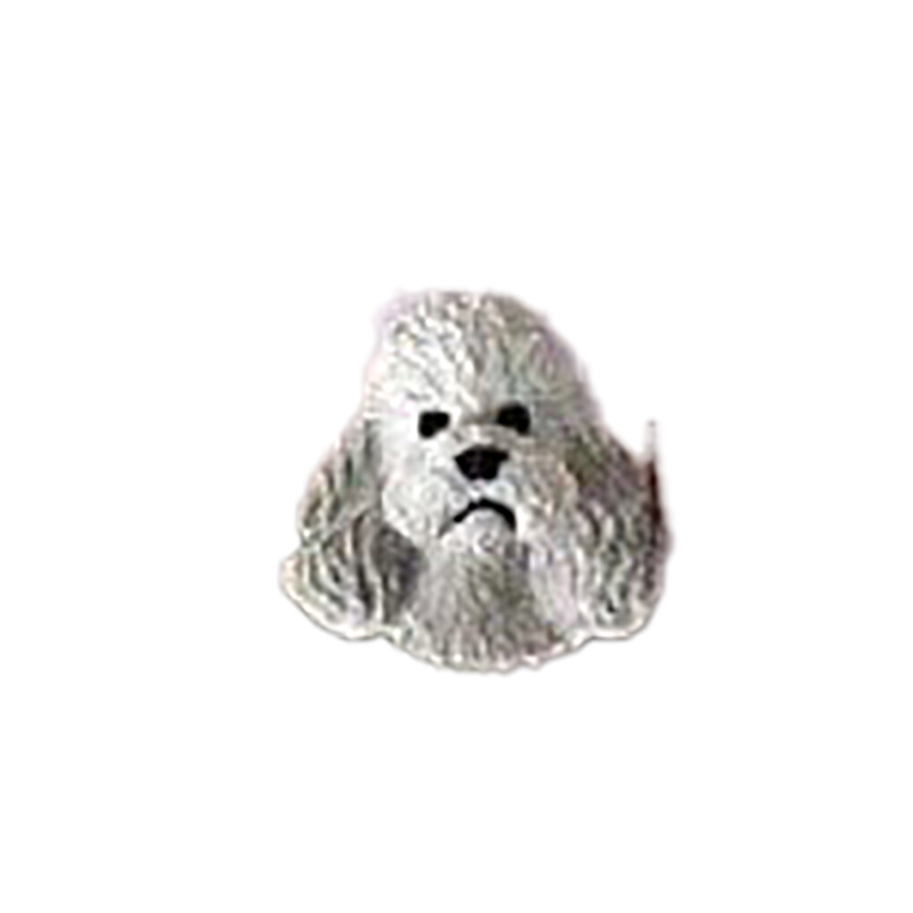 Серый пудель с серьгами спортивной огранки.