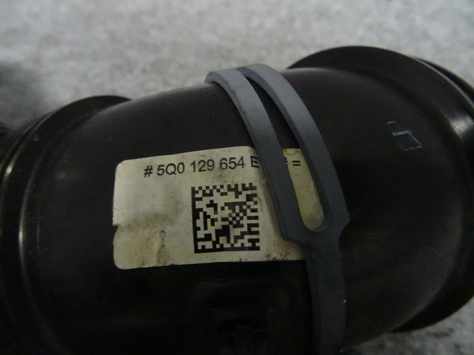 Skoda Octavia 5E Audi A3 8V Intake Hose Air Hose Intake Hose 5Q0129654E - Image 3 of 4