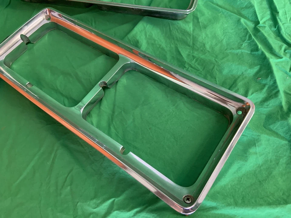 Oldsmobile Cutlass 1976-1977 salón faros bisel moldura x2 Foto 3 de 4