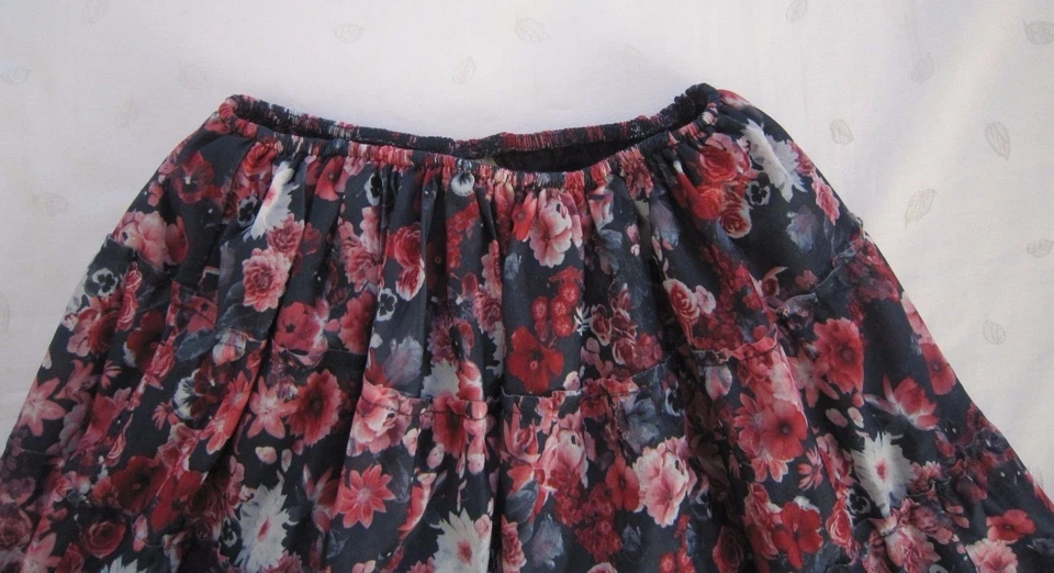 Minifalda de gasa floral cintura elástica ZARA para niñas - Talla 7-8 - ¡Usada solo una vez! Foto 3 de 4