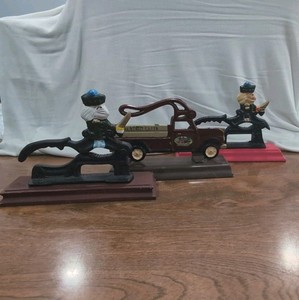 Chestnut Creek Cast Iron Nutcracker Set