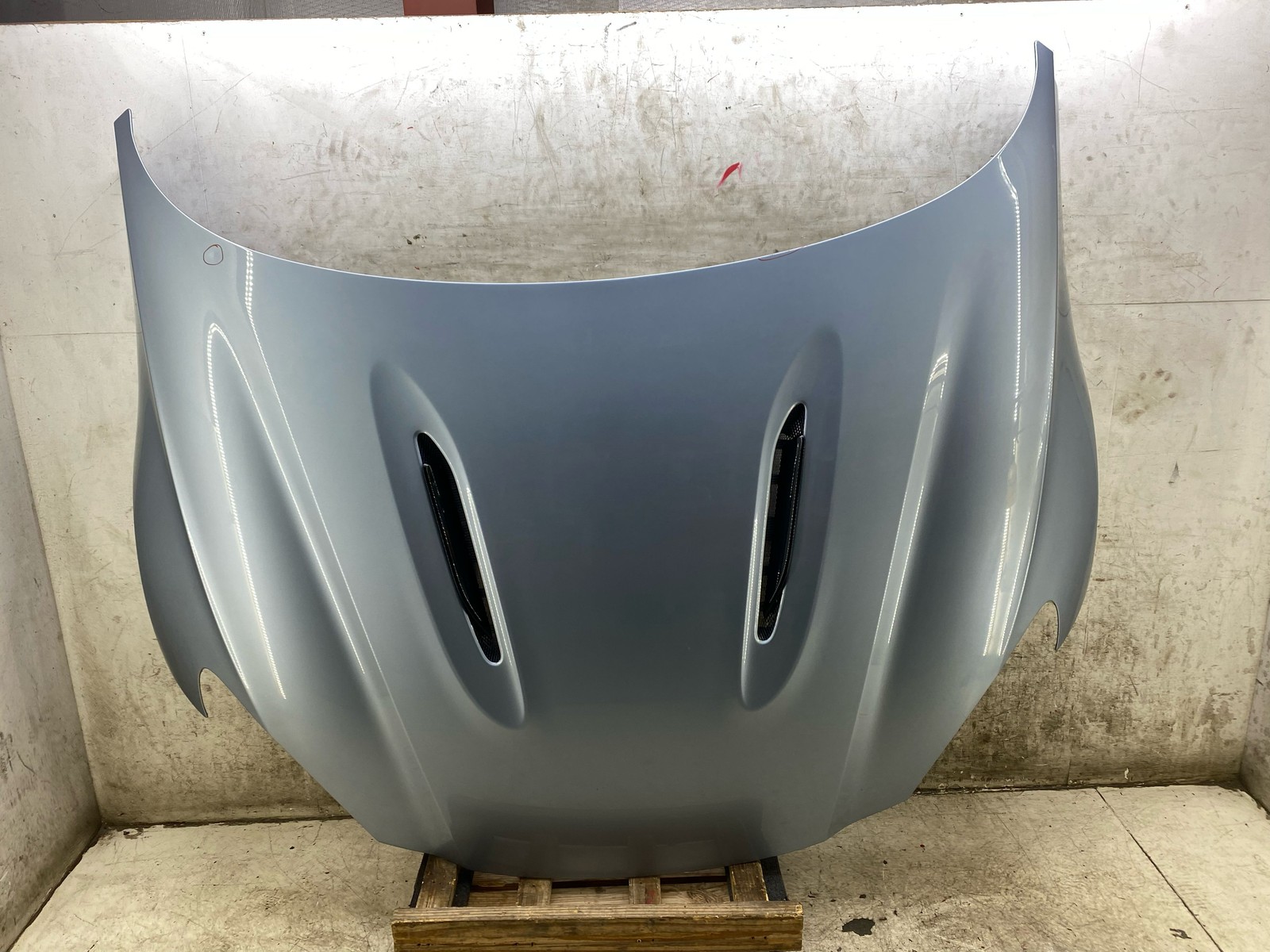 2020-2025 ASTON MARTIN DBX FRONT HOOD BONNET W/ DARK BONNET BLADES *SCRATCHED*