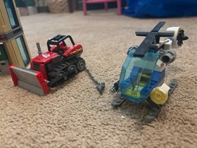 LEGO City 60140 Police Bank Heist set Complete w/ Instructions. See below.