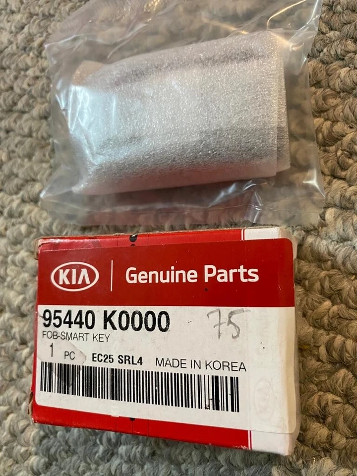 NEW OEM 2019/20/21/22 KIA SOUL SMART KEYLESS PROXIMITY REMOTE FOB 95440-K0000 - Image 4 of 4
