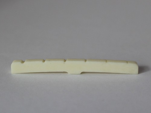 Bone Nut For Strat Tele Slotted Bone Curved Bottom 43.2 x 4.8 x 3.2mm, 3 Pcs - 第 6/7 張圖片
