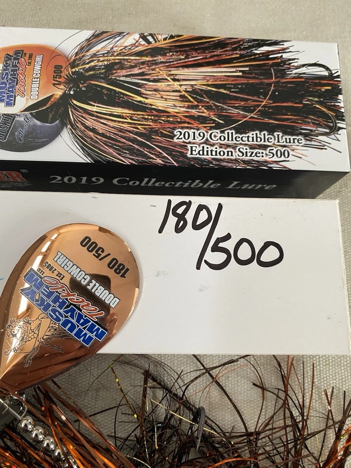 Señuelo coleccionable Musky Hunter Magazine 2019 Musky Mayhem Tackle 180 de 500 Foto 2 de 3