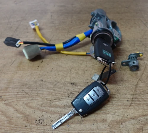 46948 D8F 2015 SSANGYONG TURISMO IGNITION BARREL,DRIVERS LOCK 2 KEYS.87110-21000