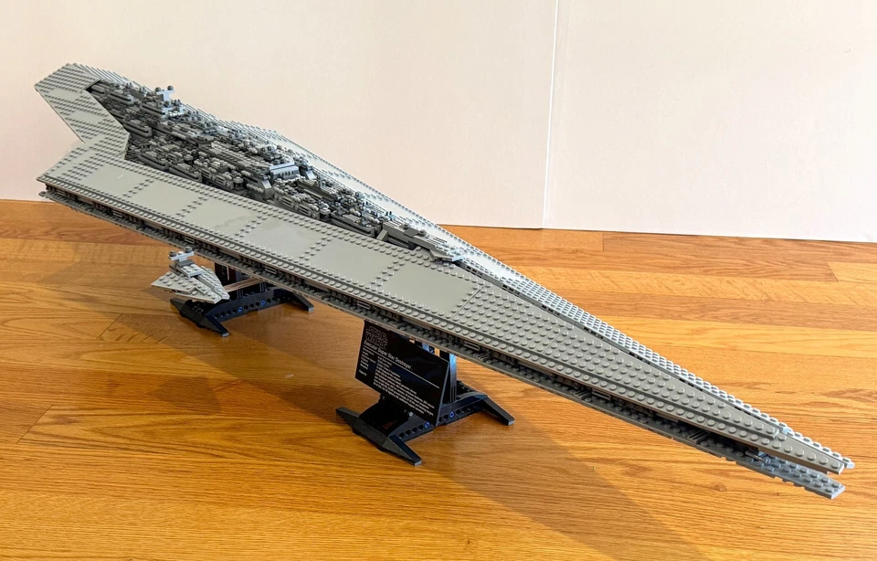 Суперзвездный разрушитель LEGO Star Wars 10221 UCS в комплекте - Изображение 2 из 4