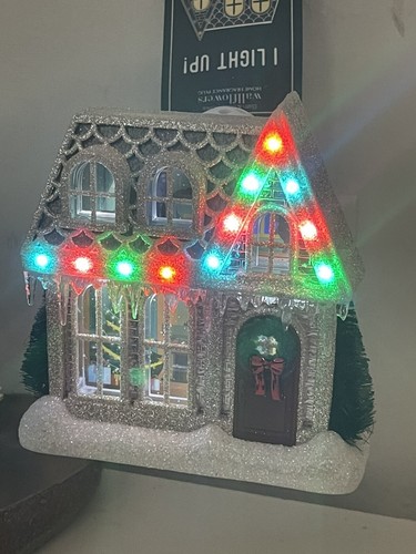 BATH & BODY WORKS COZY HOLIDAY HOUSE CHRISTMAS WALLFLOWER PLUG IN LIGHT NEW - Picture 5 of 6