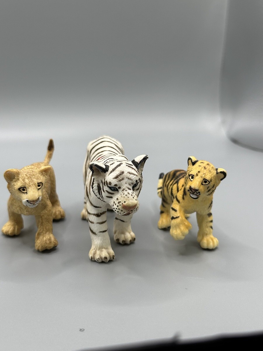 Retired Schleich White Tiger Big Cat And Safari Ltd Lion and Tiger