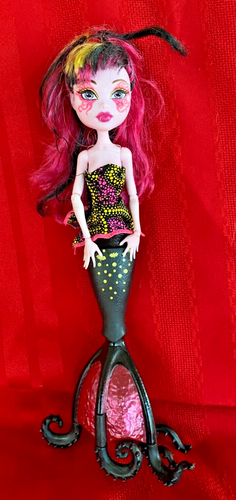 Monster High Scarrier Reef Draculaura Pink & Black Octopus Vampire Mermaid Doll