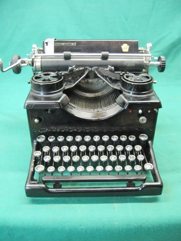 Antique Royal Typewriter c. 1930s