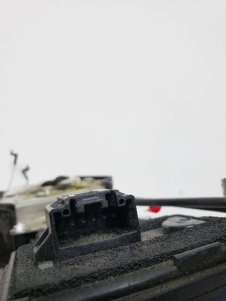 Actuador de cerradura de puerta trasera izquierda Mazda 6 2008 Foto 4 de 4