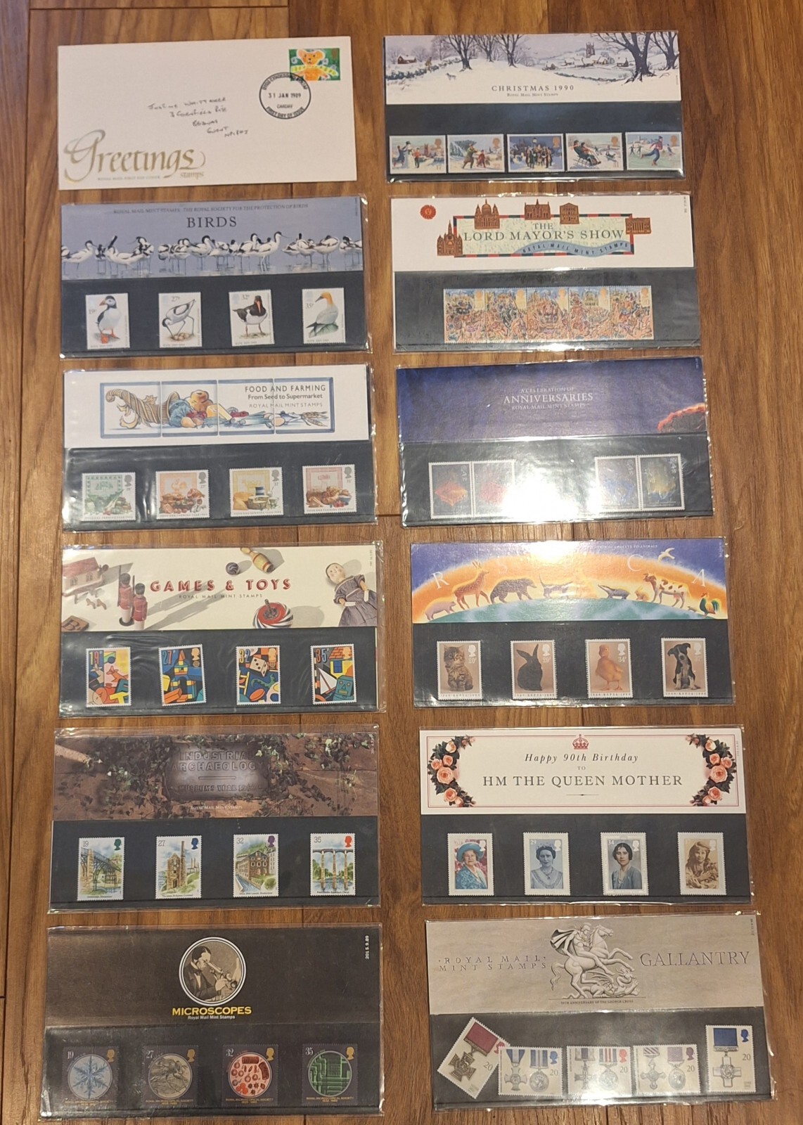 1990 Royal Mail Commemorative 11 Presentation Packs. 1 FDC. Mint Condition.