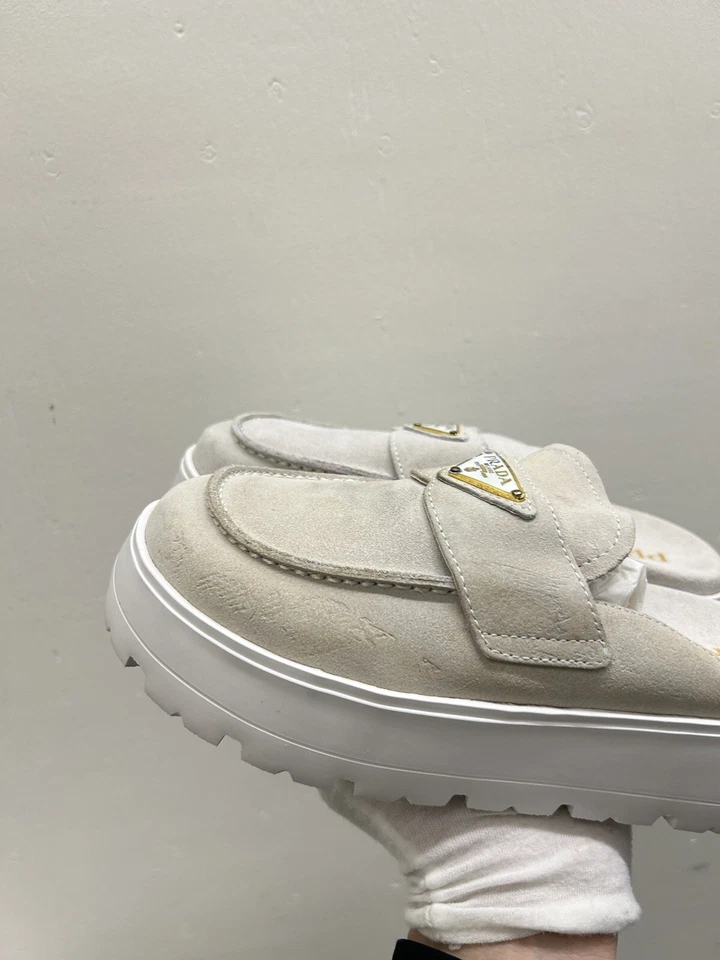 Замшевые белые тапочки Prada модель Saint Tropes Mules мокасины сабо белые 36 ЕС 6 США Y43 - Изображение 2 из 4