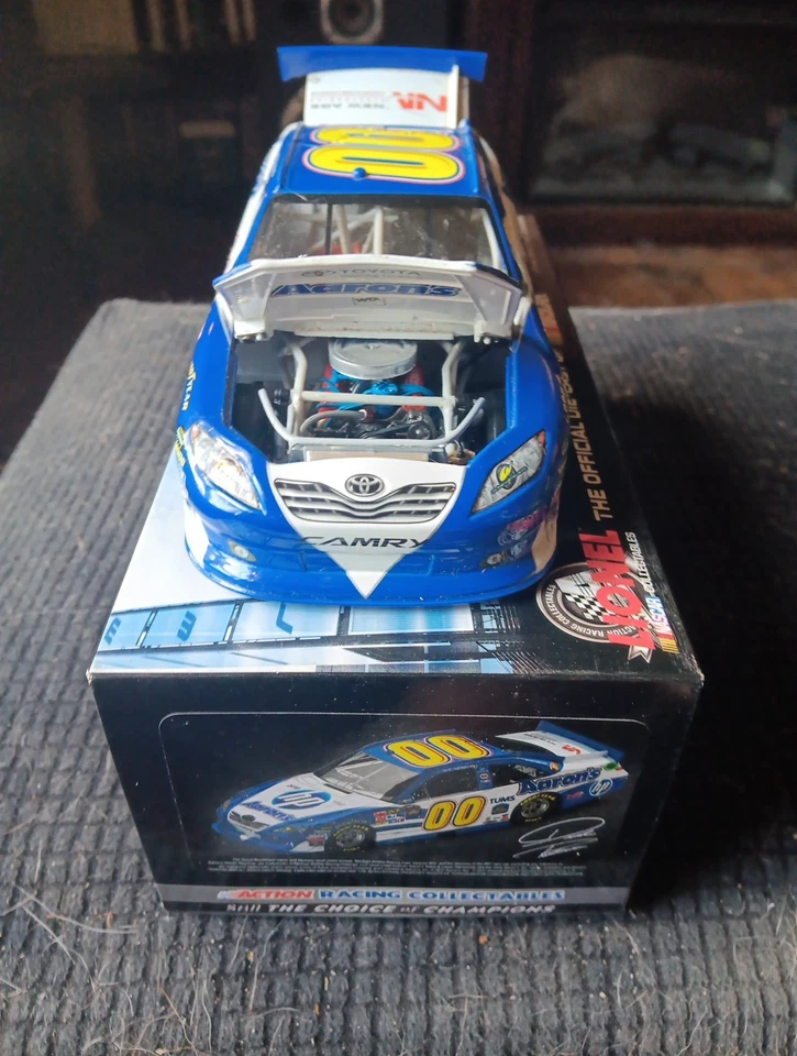 2011 David Reutimann 00 Hewlett Packard Toyota 1/24 Lionel Diecast Nascar - Image 2 of 4