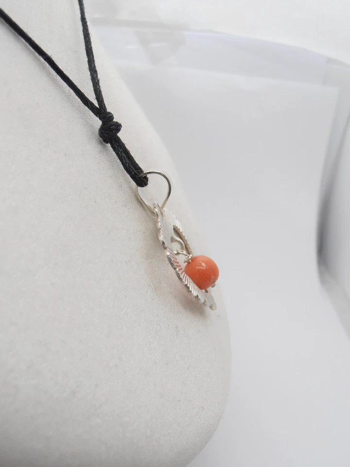 Ciondolo con Cuore in Argento 925 e Corallo Rosa Naturale - Pendente Girocollo - Immagine 2 di 4