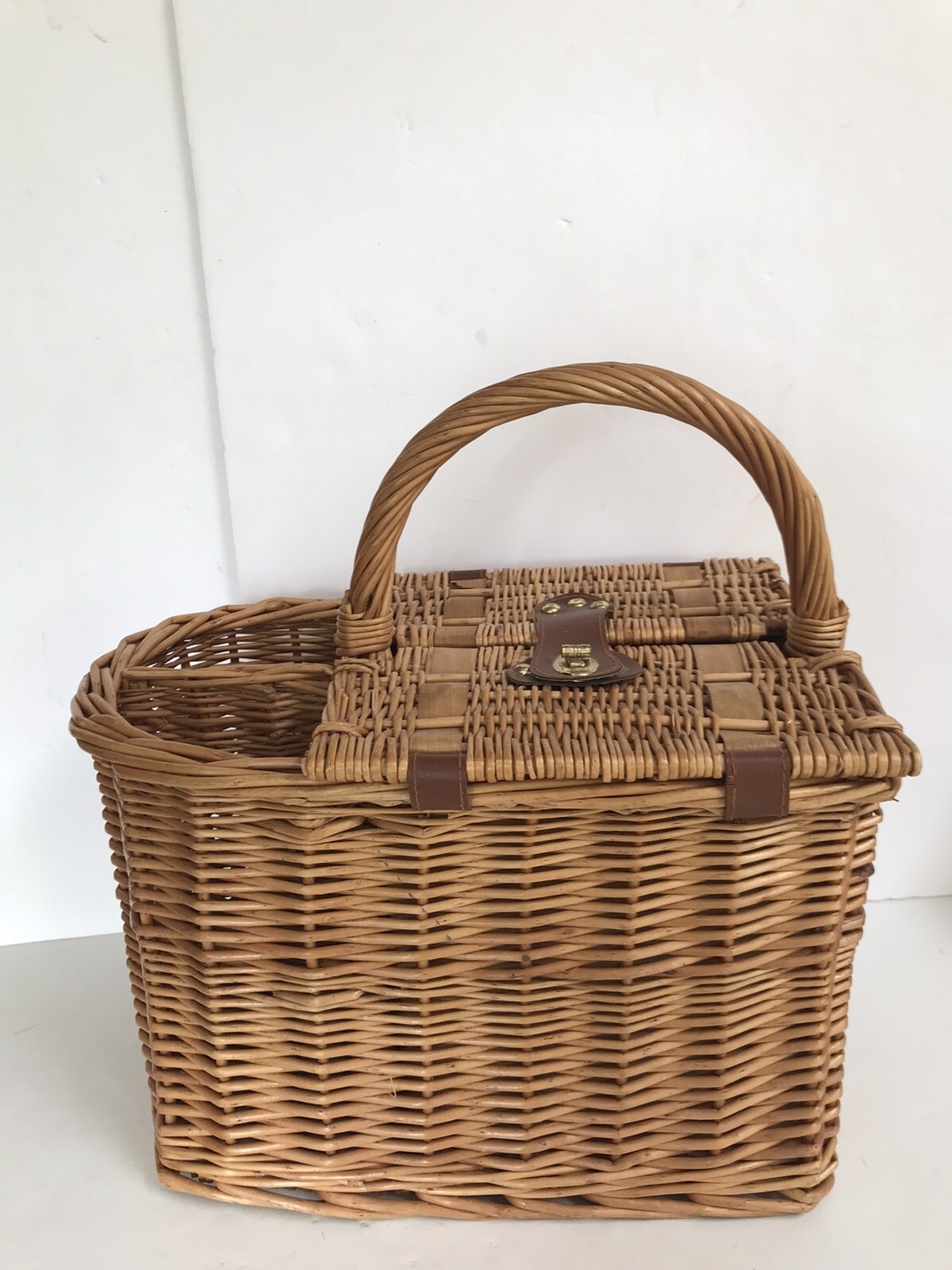 wine picnic basket for 2